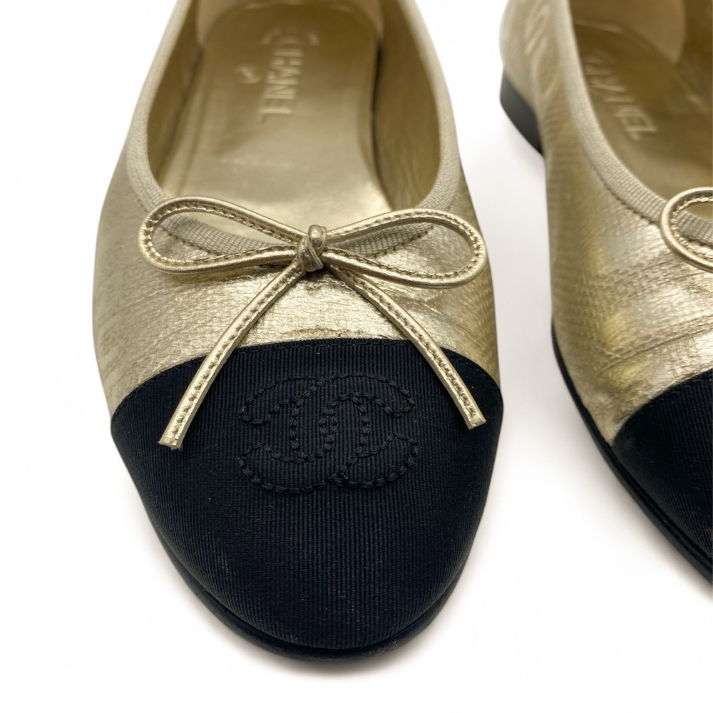 CHANEL Metallic Gold and Black Flats - Picture 7 of 13